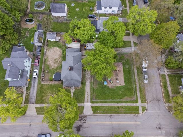 142 S West Street, Hillsdale, MI 49242