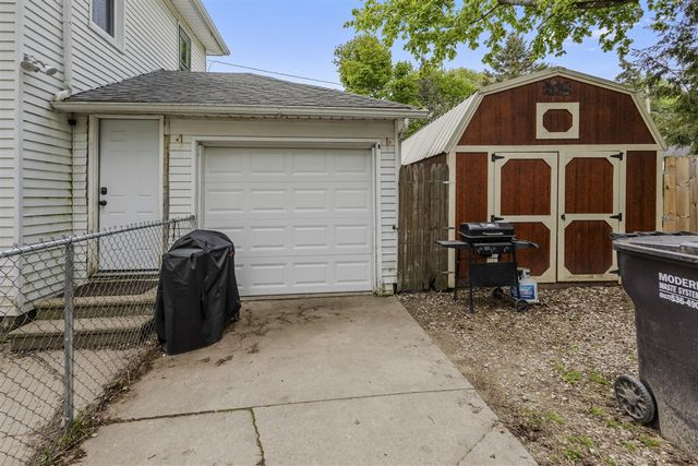 142 S West Street, Hillsdale, MI 49242
