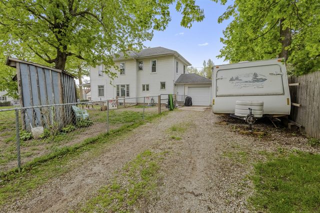 142 S West Street, Hillsdale, MI 49242