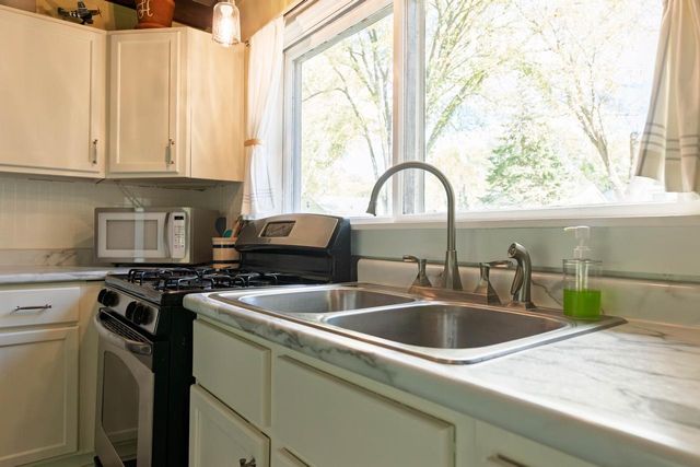 W7555 Ethelyn DRIVE, Delavan, WI 53115