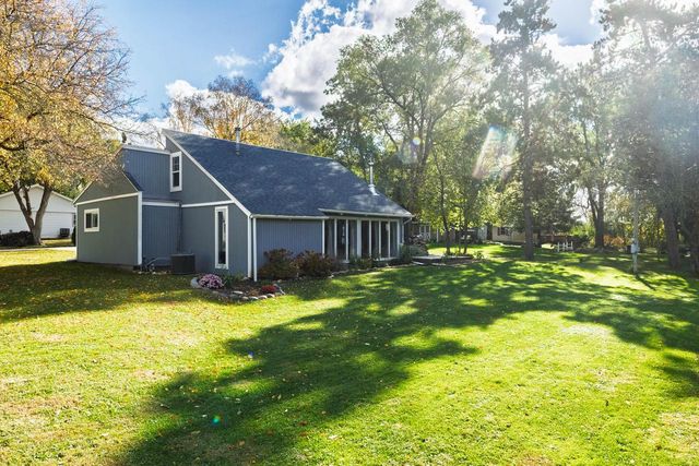 W7555 Ethelyn DRIVE, Delavan, WI 53115