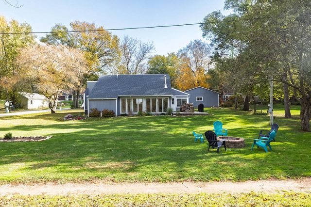 W7555 Ethelyn DRIVE, Delavan, WI 53115