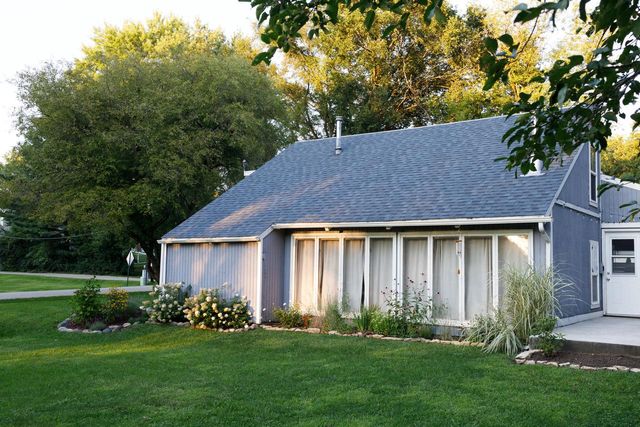 W7555 Ethelyn DRIVE, Delavan, WI 53115