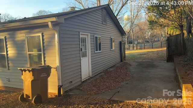 2209 Dale Avenue, Lincolnton, NC 28092