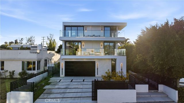 813 N Genesee, Los Angeles, CA 90046