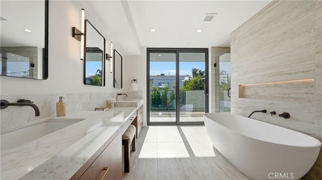 813 N Genesee, Los Angeles, CA 90046
