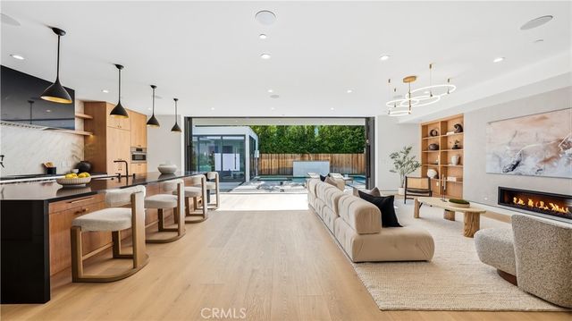 813 N Genesee, Los Angeles, CA 90046