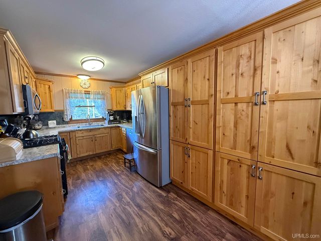 11587 N Black River Road, Bessemer, MI 49911