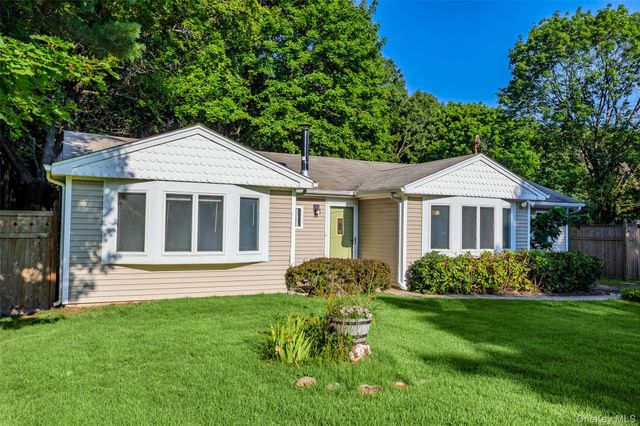 797 Waverly Avenue, Holtsville, NY 11742