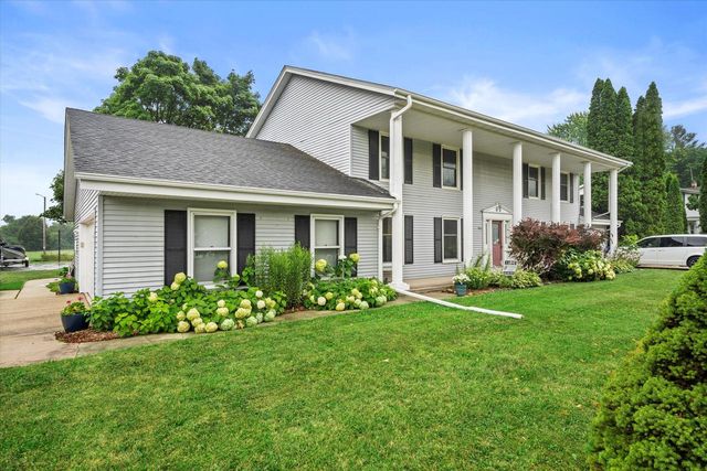 6840 Enge DRIVE #6842, West Bend, WI 53090