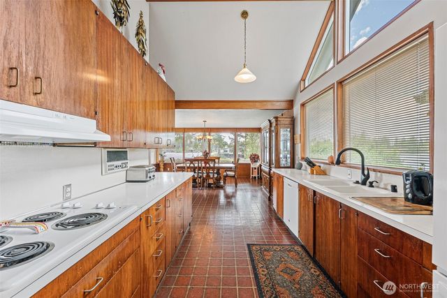 9138 Edgewater Drive SW, Lakewood, WA 98499