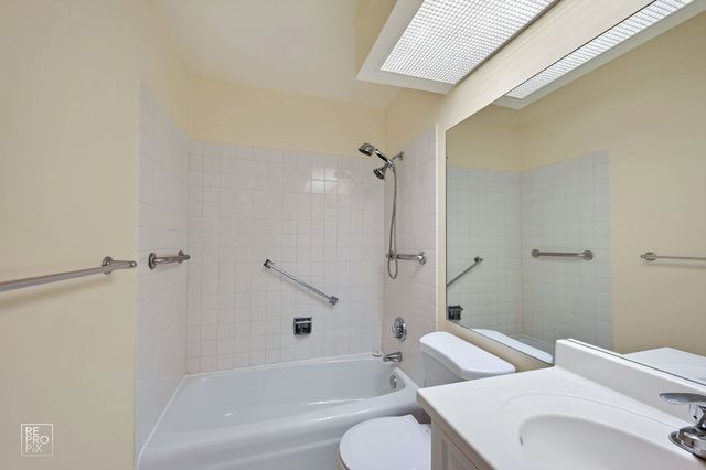 7141 N Kedzie Avenue 910, Chicago, IL 60645
