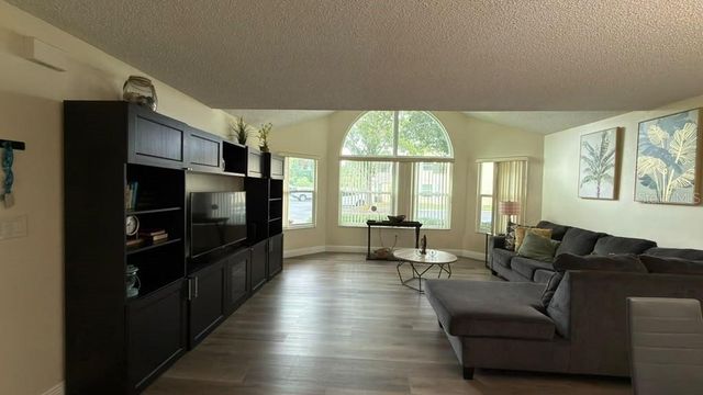 5003 LAGUNA BAY CIRCLE 15, Kissimmee, FL 34746
