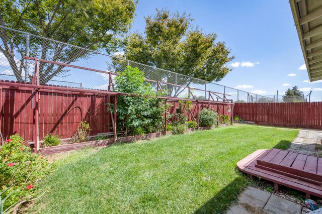 2309 S Justin Avenue, Fresno, CA 93725