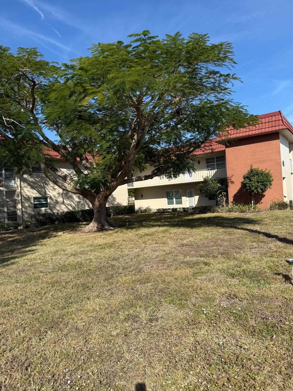 41 Woodland Drive 102, Vero Beach, FL 32962