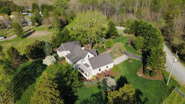 255 Plantation DR, Penhook, VA 24137