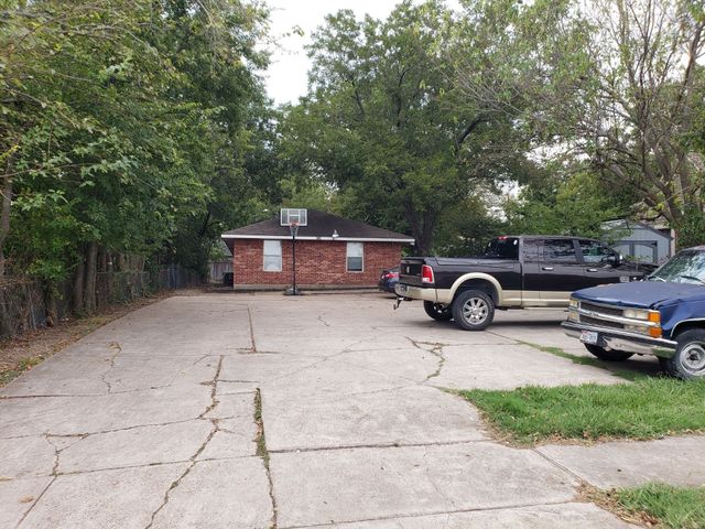 605 NW Main Street, Ennis, TX 75119