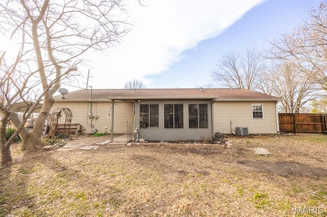 2219 S 5th Street, Fayetteville, IL 62258