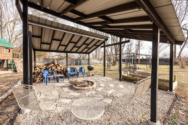 2219 S 5th Street, Fayetteville, IL 62258