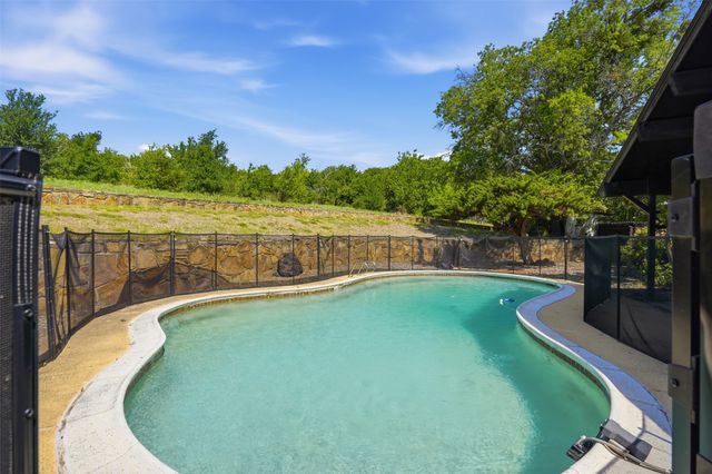 201 Mesa Grande Drive, Fort Worth, TX 76108