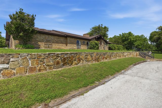 201 Mesa Grande Drive, Fort Worth, TX 76108