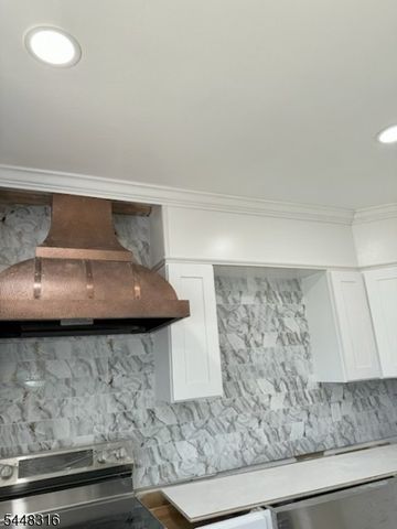 883 Ray Ave, Ridgefield Boro, NJ 07657