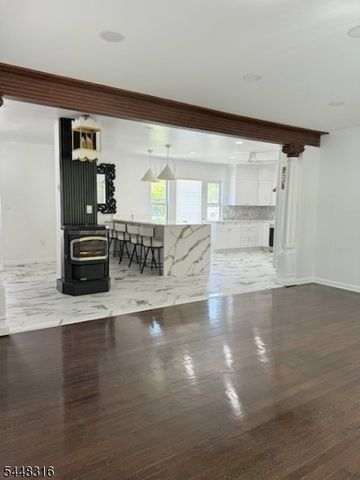 883 Ray Ave, Ridgefield Boro, NJ 07657
