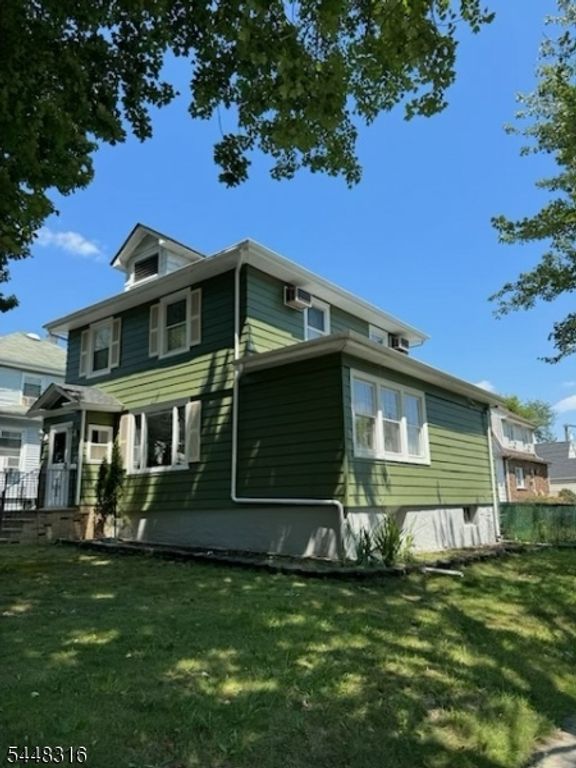883 Ray Ave, Ridgefield Boro, NJ 07657