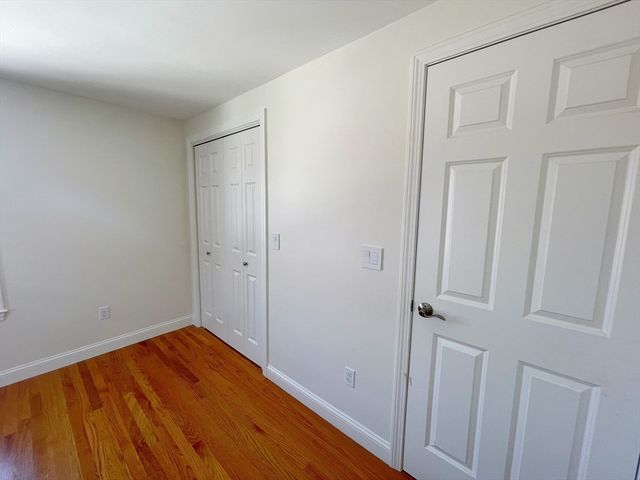 12 Naviens Ln 1, Waltham, MA 02453