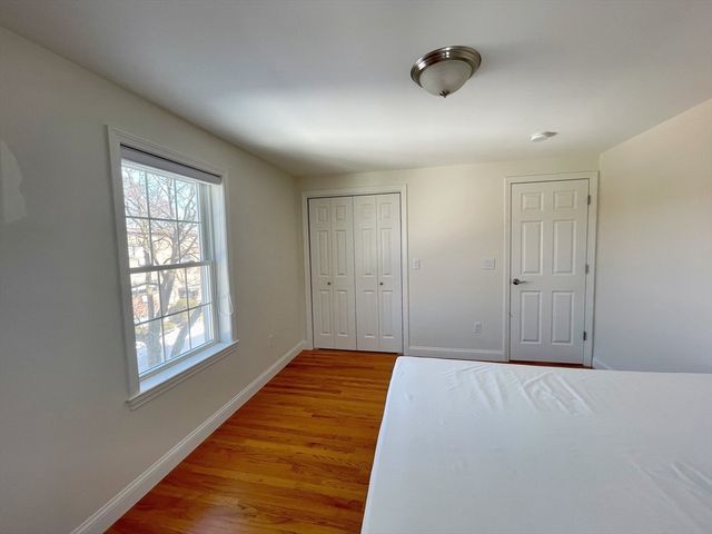12 Naviens Ln 1, Waltham, MA 02453