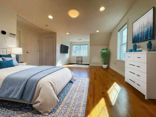 12 Naviens Ln 1, Waltham, MA 02453