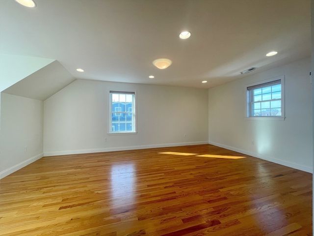 12 Naviens Ln 1, Waltham, MA 02453