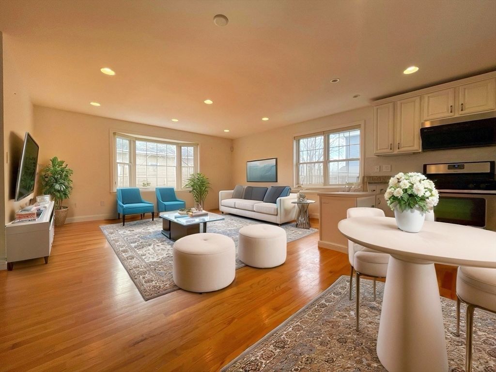 12 Naviens Ln 1, Waltham, MA 02453