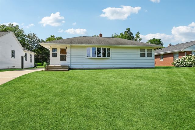 1131 29th Street NE, Cedar Rapids, IA 52402