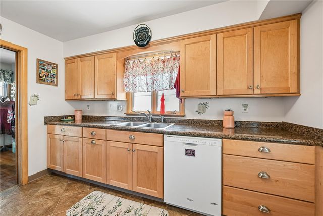 1131 29th Street NE, Cedar Rapids, IA 52402