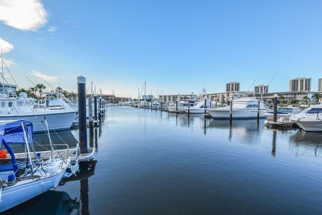 717 Robin Way, North Palm Beach, FL 33408