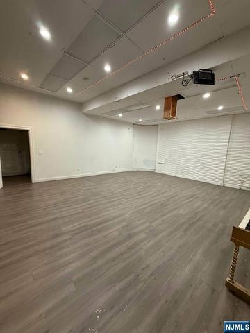 289 Stuyvesant Avenue LL, Lyndhurst, NJ 07071
