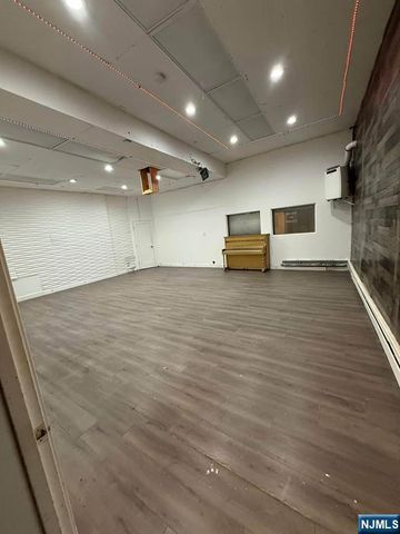 289 Stuyvesant Avenue LL, Lyndhurst, NJ 07071