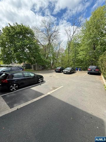289 Stuyvesant Avenue LL, Lyndhurst, NJ 07071