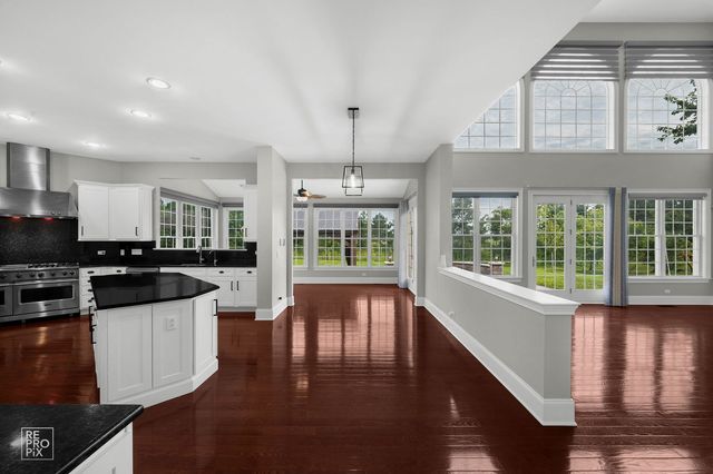 23 Wood Oaks Drive, South Barrington, IL 60010