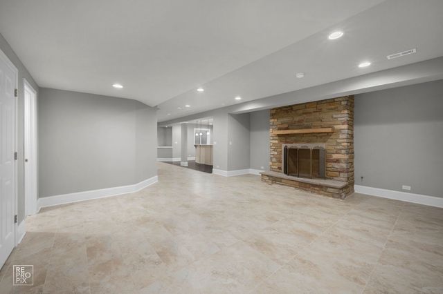 23 Wood Oaks Drive, South Barrington, IL 60010