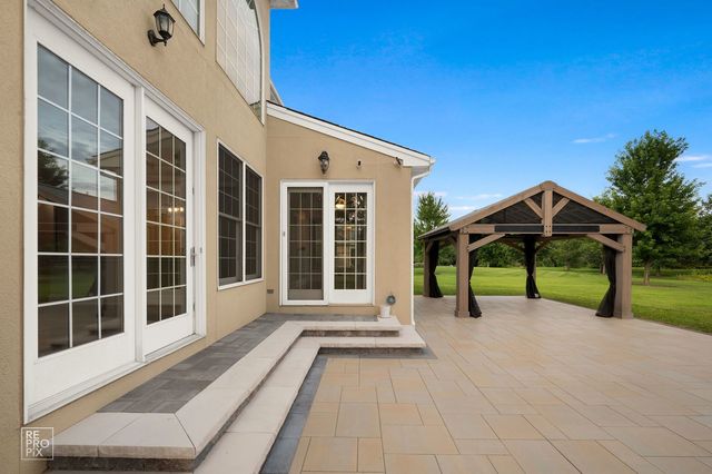 23 Wood Oaks Drive, South Barrington, IL 60010