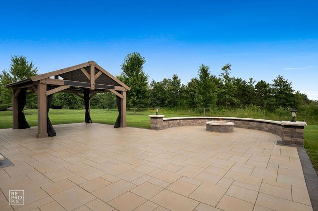 23 Wood Oaks Drive, South Barrington, IL 60010