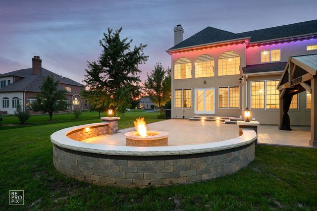 23 Wood Oaks Drive, South Barrington, IL 60010