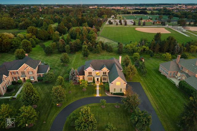 23 Wood Oaks Drive, South Barrington, IL 60010