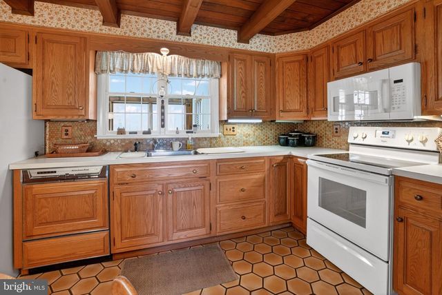 141 PARKVIEW ROAD, Stratford, NJ 08084