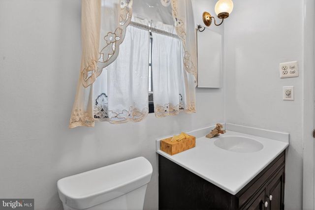 141 PARKVIEW ROAD, Stratford, NJ 08084