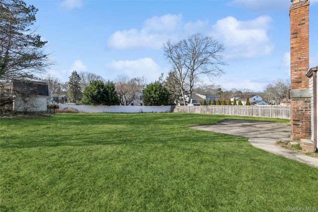 105 Loop Drive, Sayville, NY 11782