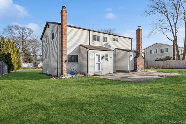 105 Loop Drive, Sayville, NY 11782