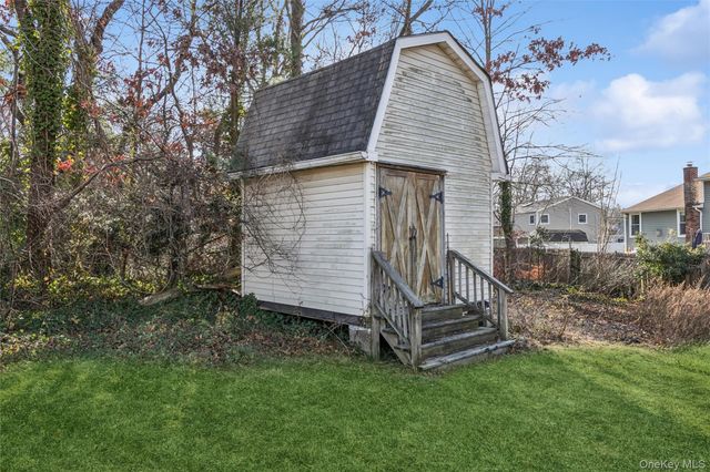 105 Loop Drive, Sayville, NY 11782